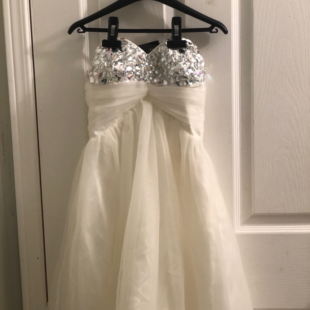 White short formal dress